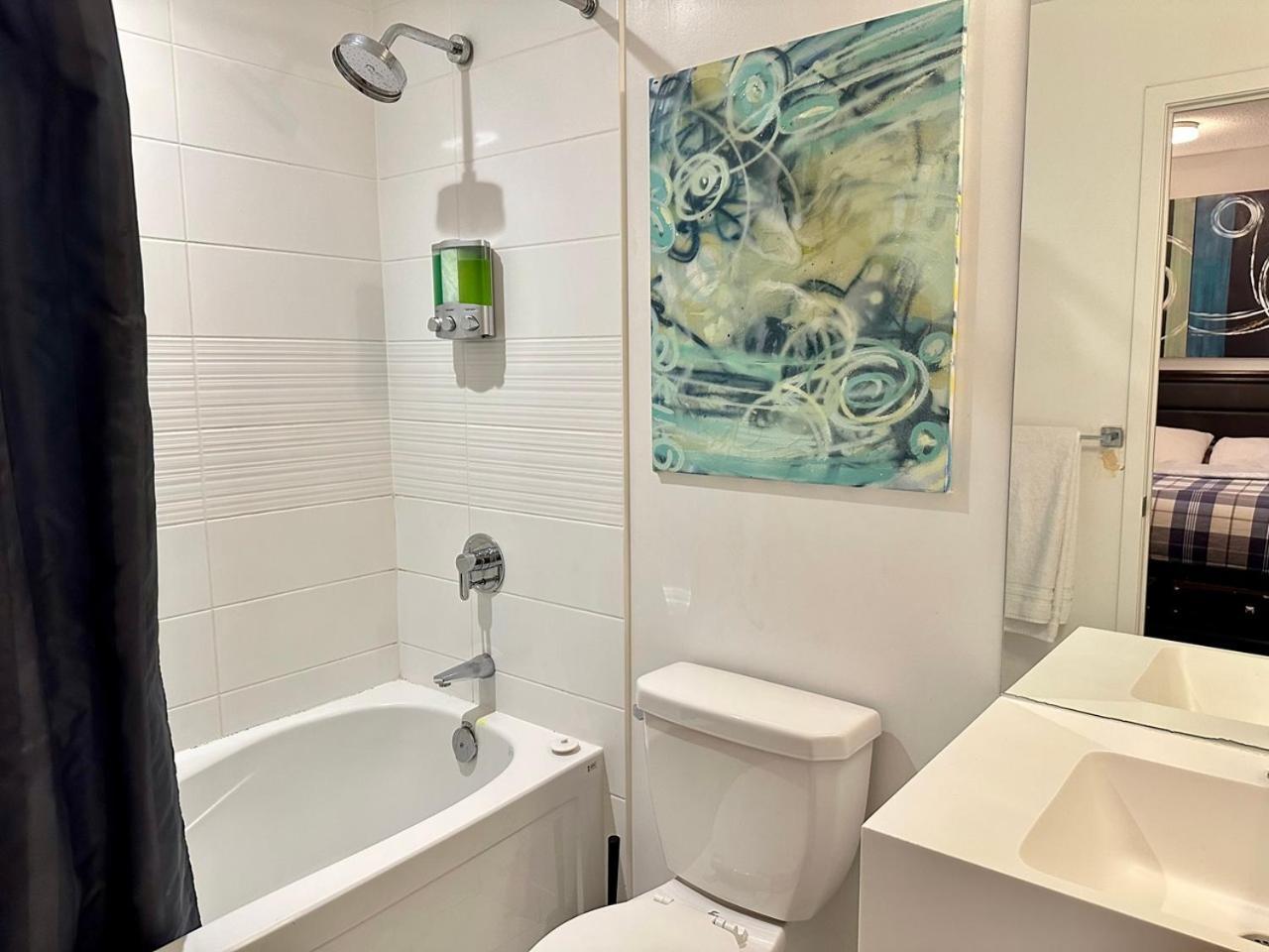 Comfy 1bdrm Den 2baths With 3 Real Beds Parking