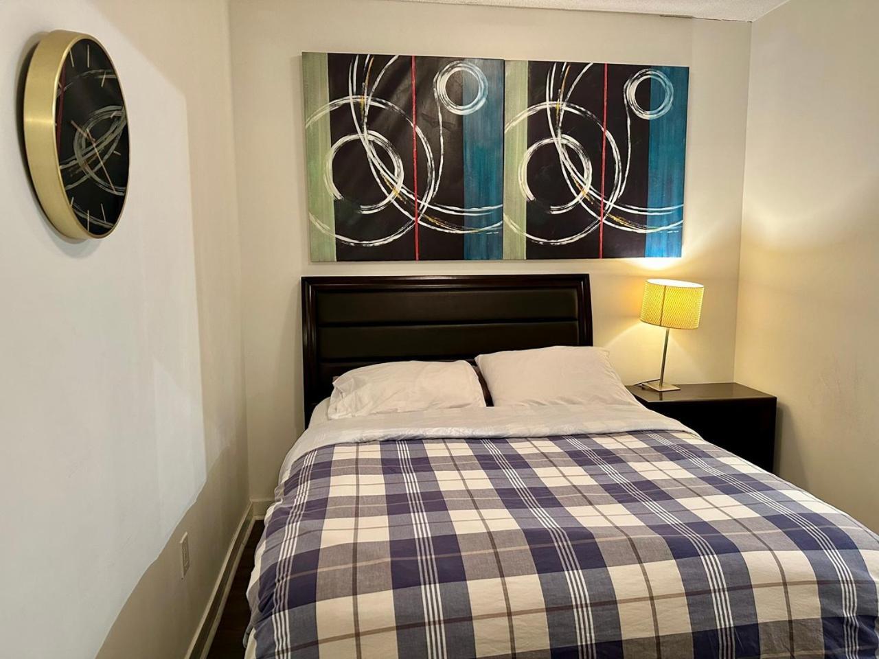 Comfy 1bdrm Den 2baths With 3 Real Beds Parking *