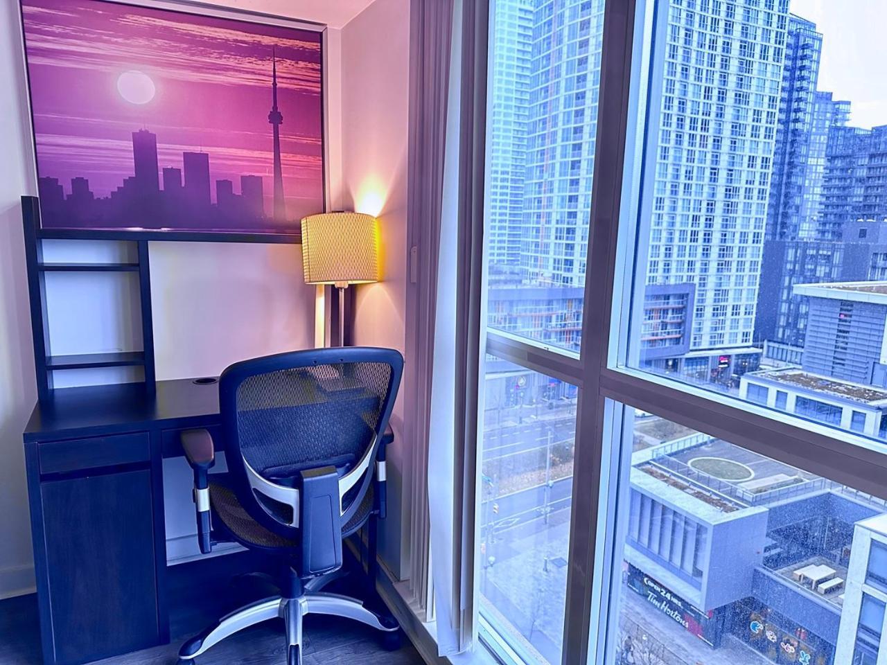 Comfy 1bdrm Den 2baths With 3 Real Beds Parking Apartment Toronto