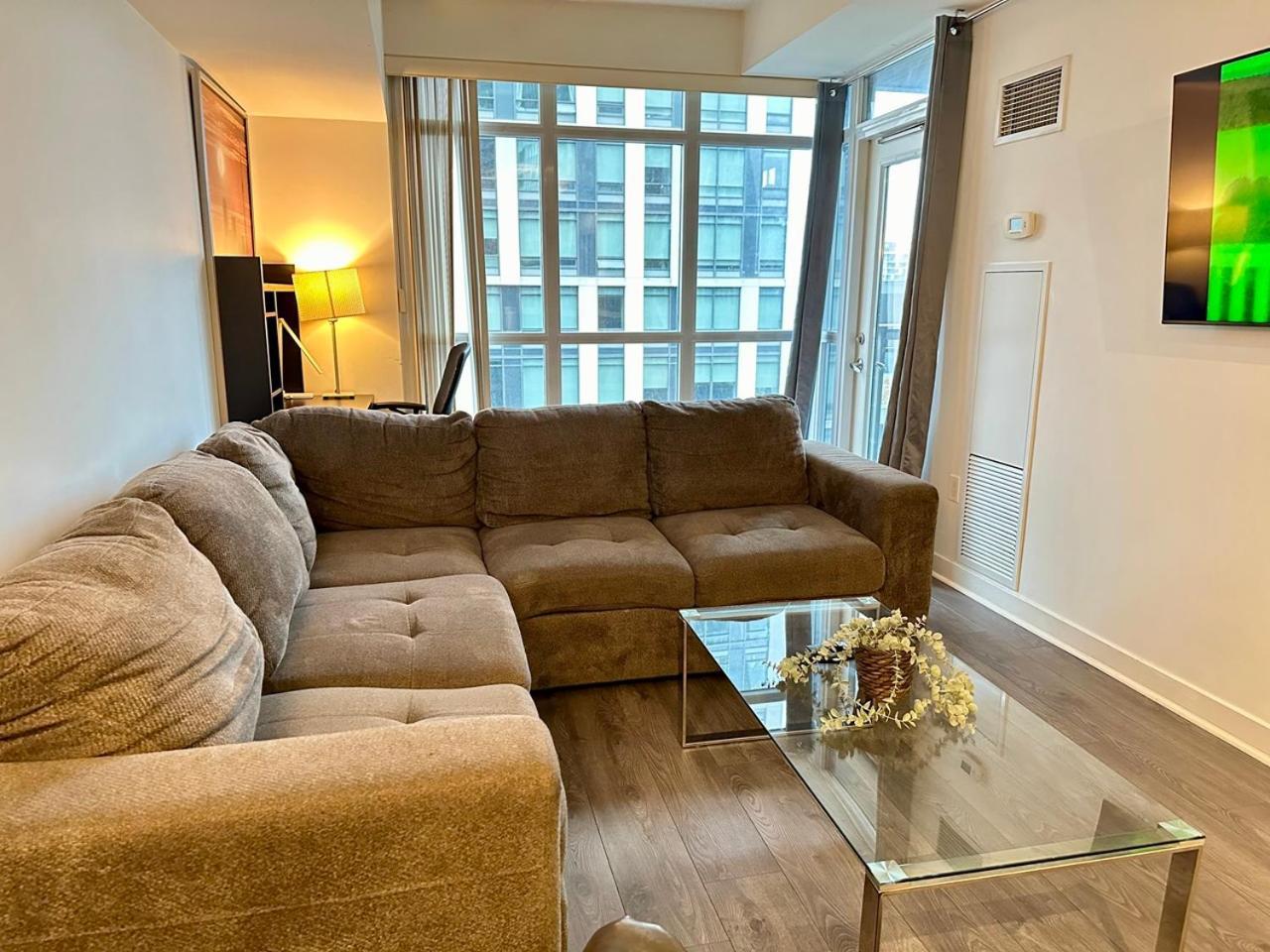 Apartment Comfy 1bdrm Den 2baths With 3 Real Beds Parking Toronto