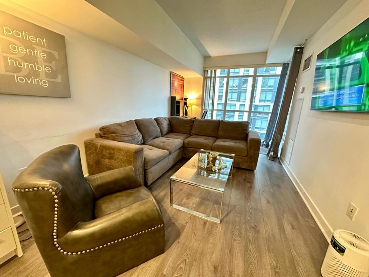 Apartment Comfy 1bdrm Den 2baths With 3 Real Beds Parking Toronto